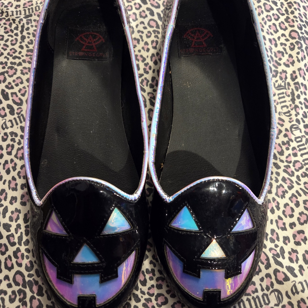 Stylish Black and Iridescent Flats